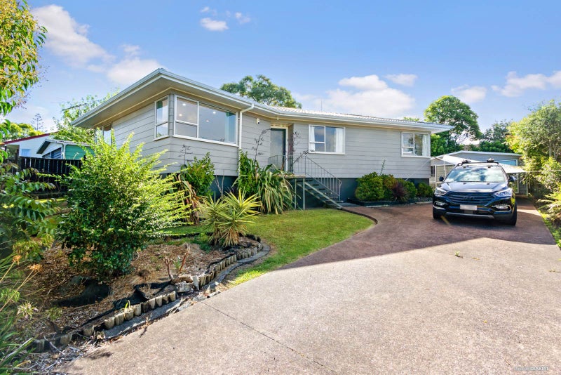 4 Landow Place, Henderson, Auckland - Carousel 1