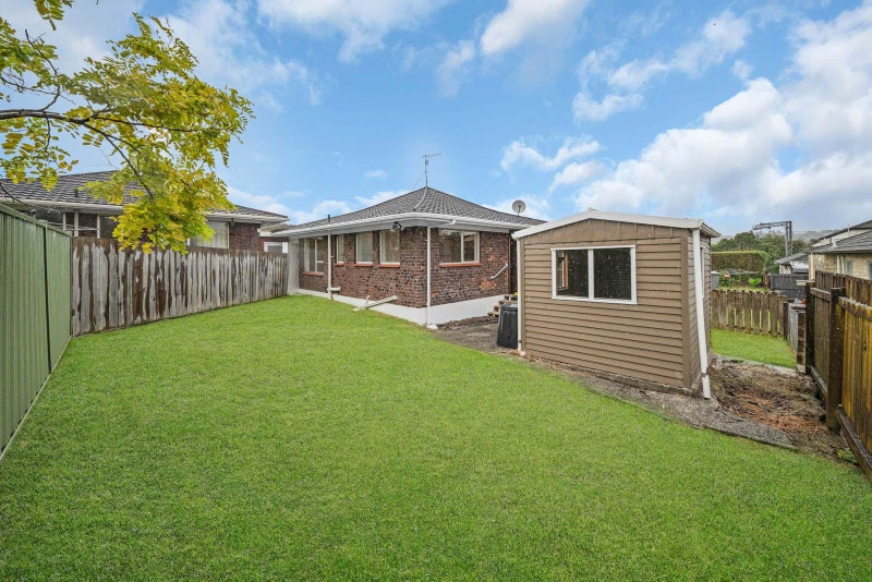17 Faith Bullock Place, New Lynn, Auckland - Carousel 2