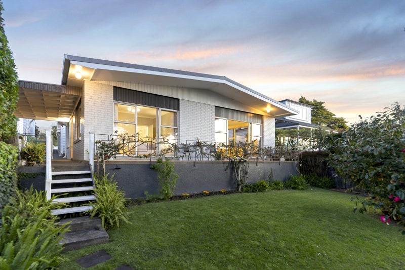 2/245 Jervois Road, Herne Bay, Auckland - Carousel 1
