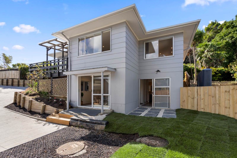26 Segedin Place, Glenfield, Auckland - Carousel 1