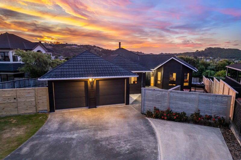 24 Spyglass Lane, Whitby, Porirua - Carousel 1