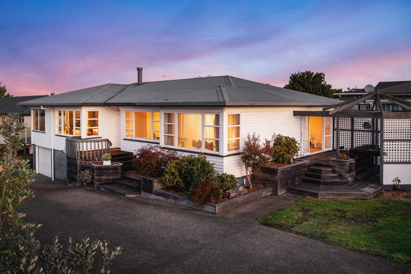 213 Te Atatu Road, Te Atatu South, Auckland - Carousel 1