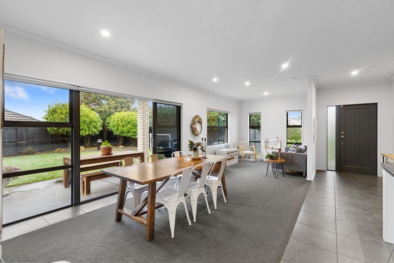 4 Cole Thomas Place, Huntington, Hamilton - Carousel 1