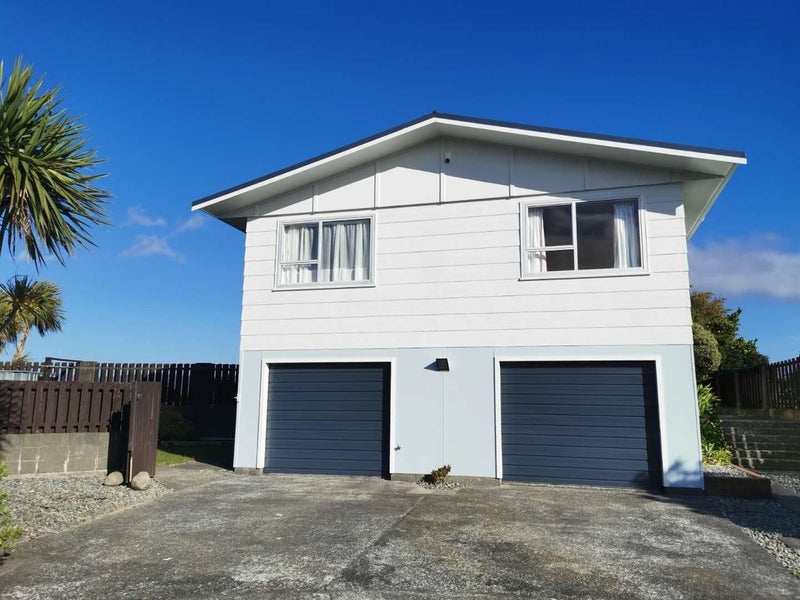 6 Owaka Close, Kelson, Lower Hutt - Carousel 1