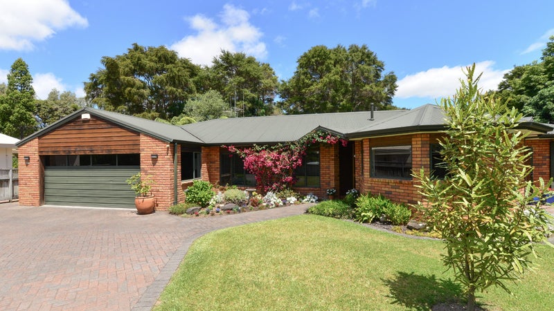 15 Millthorpe Crescent, Pukete, Hamilton - Carousel 1