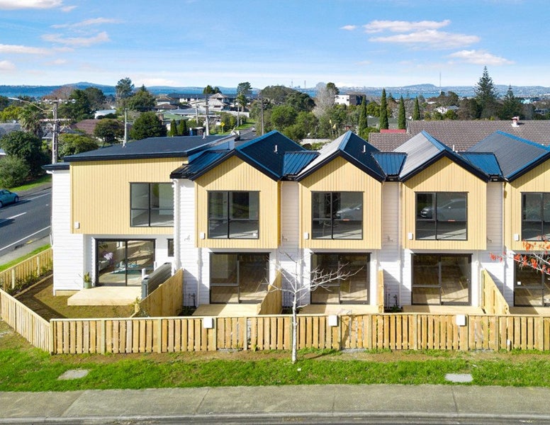 3/2A Mantra Road, Massey, Auckland - Carousel 1