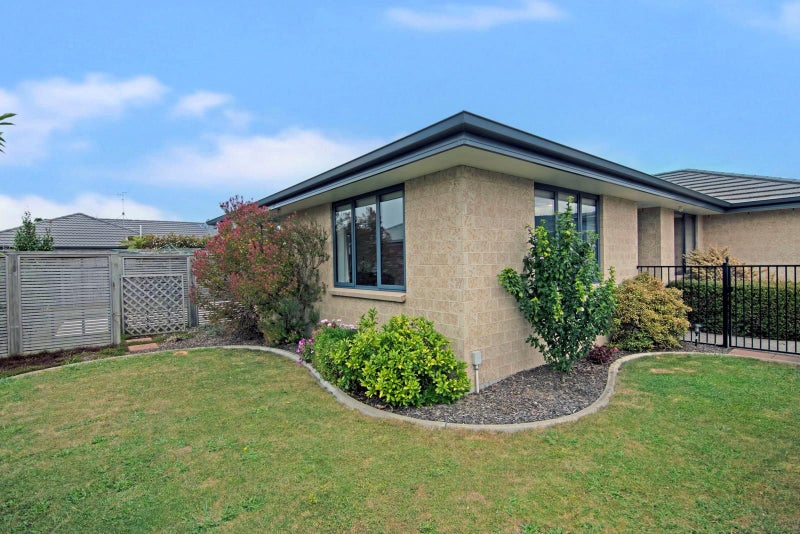 17 Hammill Grove, Stoke, Nelson - Carousel 2