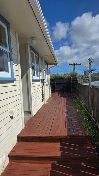 9 Catherine Crescent, Paparangi, Wellington - Carousel 15