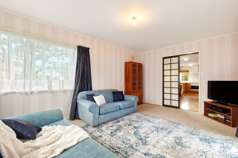 53 Athena Drive, Totara Vale, Auckland - Carousel 2