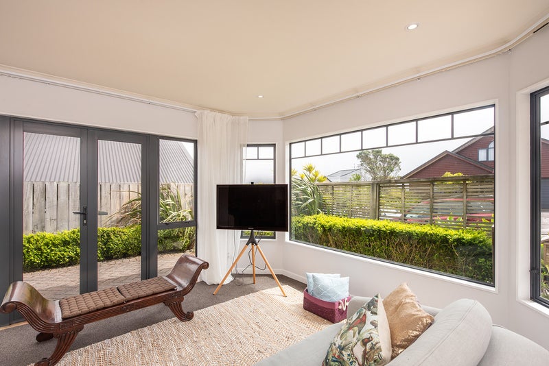 12 Landsdowne Terrace, Karori, Wellington - Carousel 2