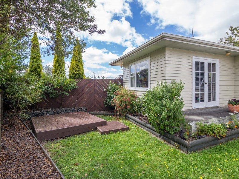 39 Longfellow Street, Trentham, Upper Hutt - Carousel 2