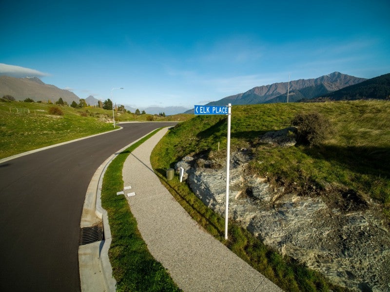 1 Elk Place, Kelvin Heights, Queenstown - Carousel 12