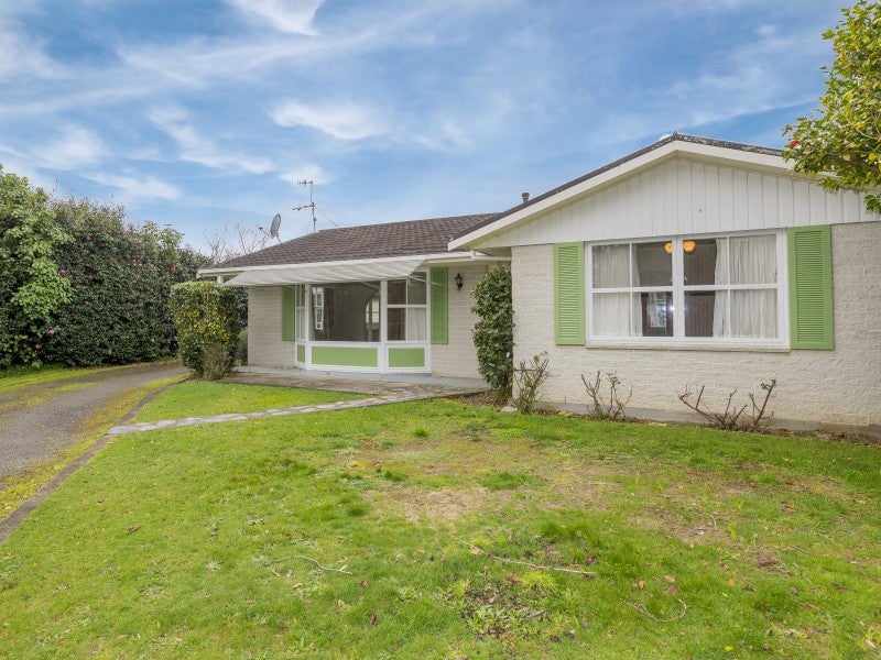 12 Richmond Avenue, Waikanae - Carousel 1