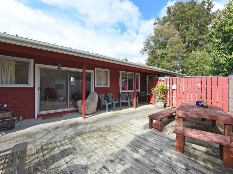 12 Fendalton Crescent, Pinehaven, Upper Hutt - Carousel 2