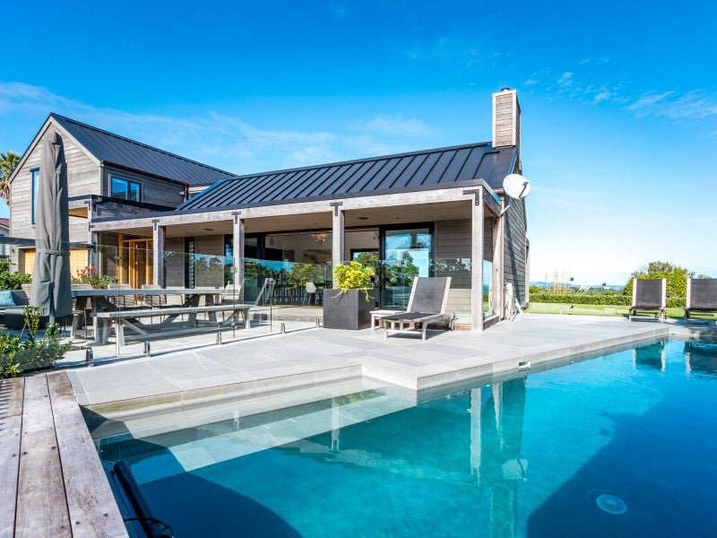 4 Pacific Parade, Surfdale, Waiheke Island - Carousel 1