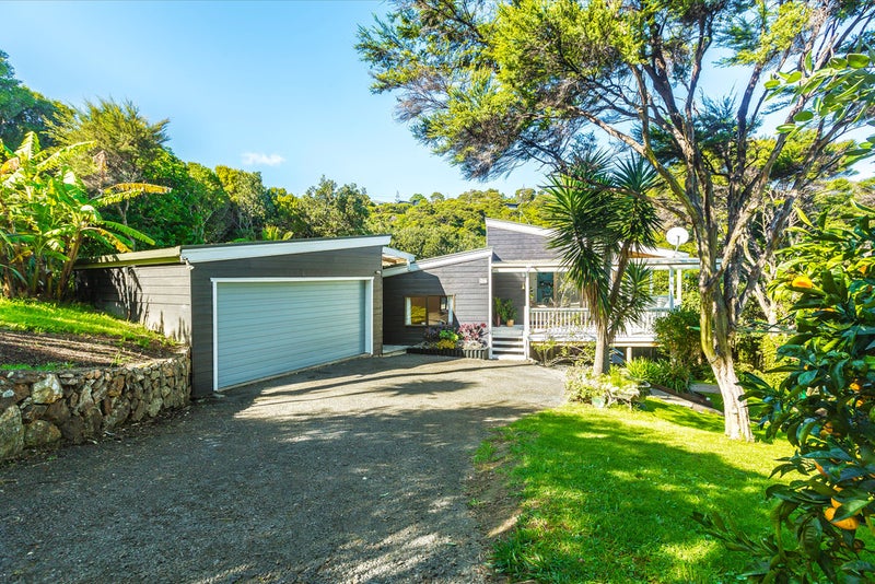 29 Makora Avenue, Oneroa, Waiheke Island - Carousel 2