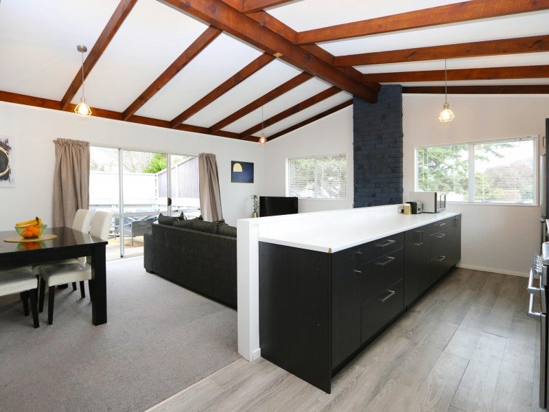 15 Weymouth Grove, Wainuiomata, Lower Hutt - Carousel 1