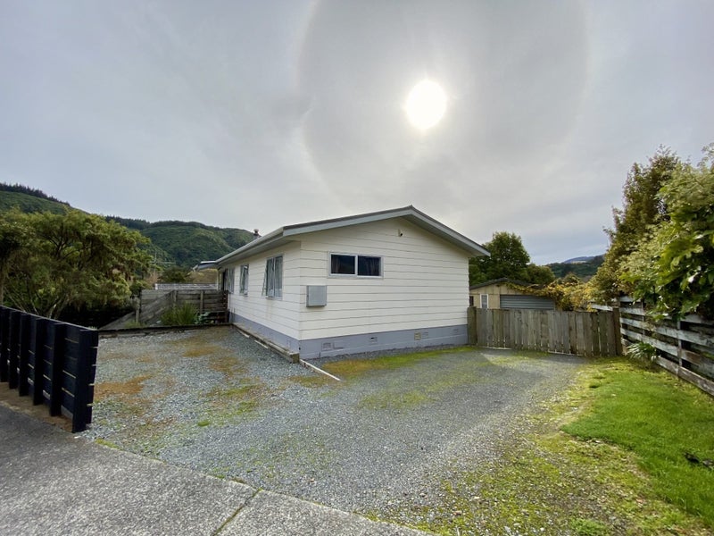 17 Amber Grove, Birchville, Upper Hutt - Carousel 15