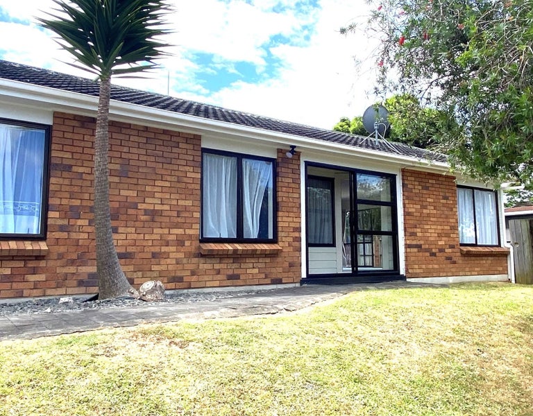 1/15 Kurnell Drive, Botany Downs, Auckland - Carousel 19