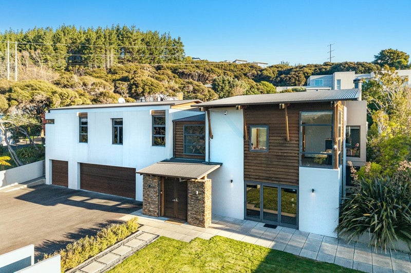 3 Young Nicks Lane, Whitby, Porirua - Carousel 1