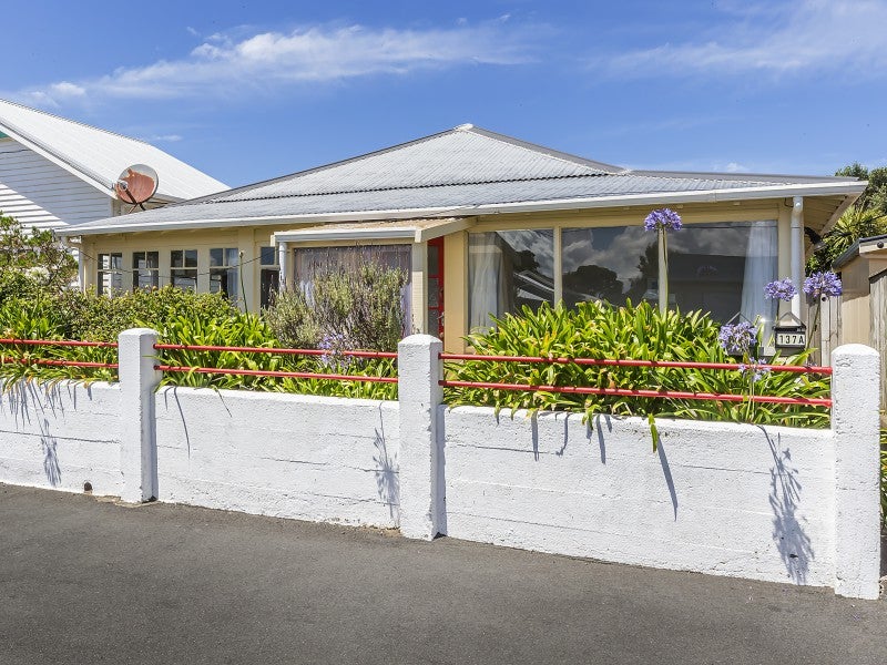 137 Apu Crescent, Lyall Bay, Wellington - Carousel 1