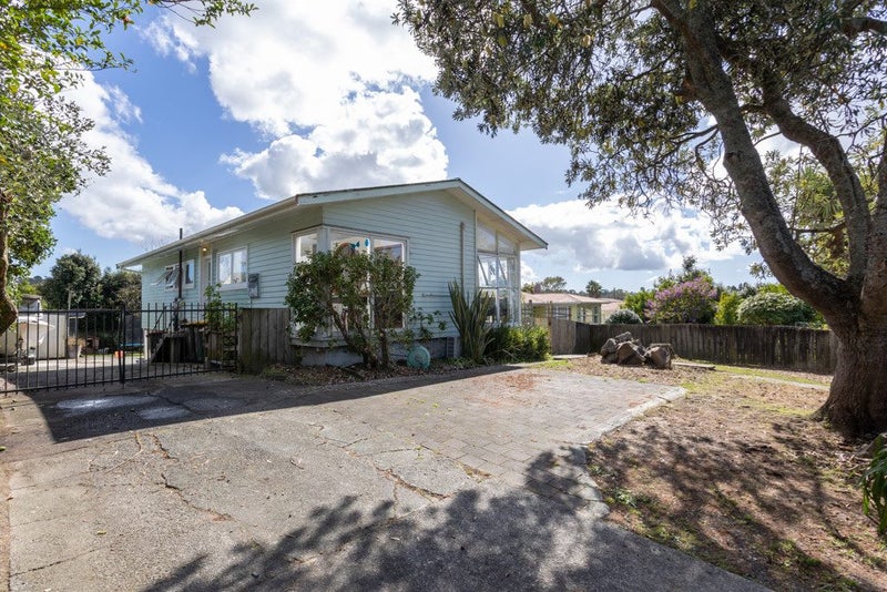 4 Universal Drive, Henderson, Auckland - Carousel 1