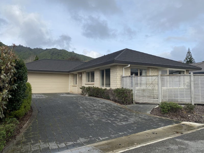 11 Balmerino Grove, Waikanae, Waikanae - Carousel 2