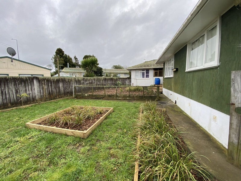 3 Tiroroa Avenue, Te Atatu South, Auckland - Carousel 13