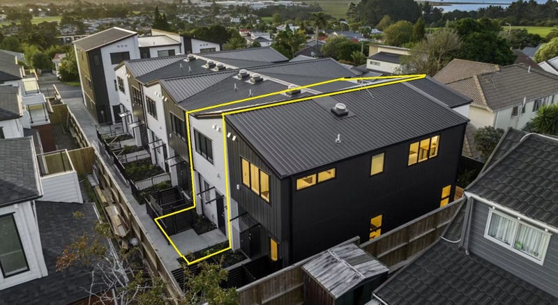 8/18 Roberton Road, Avondale, Auckland - Carousel 1