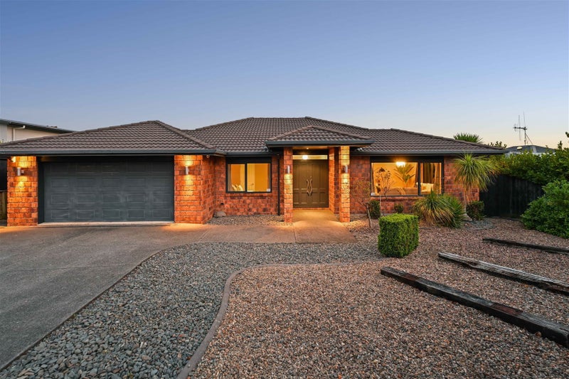 14 Compton Grove, Huntington, Hamilton - Carousel 1