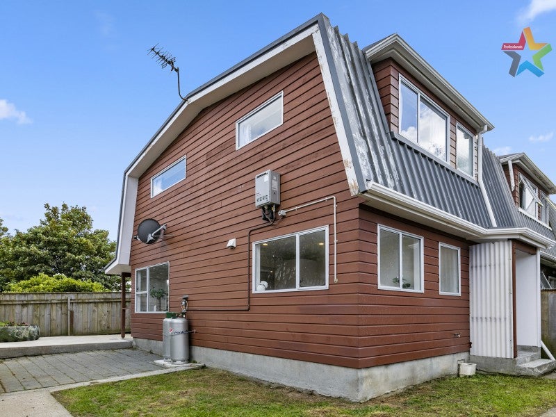 8D Montgomery Crescent, Clouston Park, Upper Hutt - Carousel 16