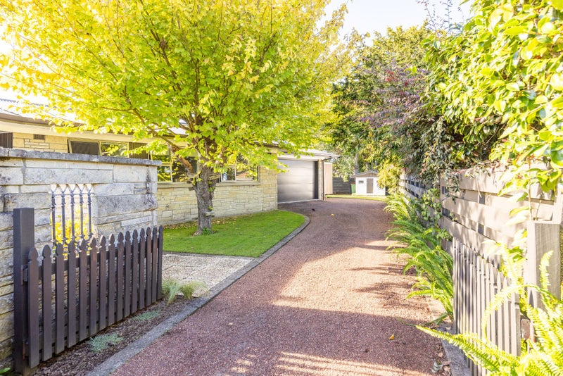 24 Clements Crescent, Queenwood, Hamilton - Carousel 2