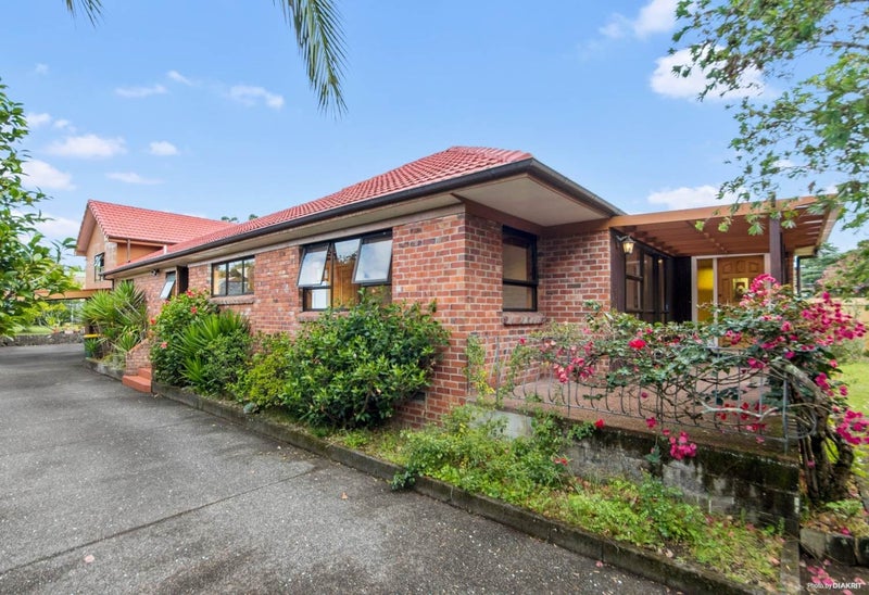 22 Godley Road, Green Bay, Auckland - Carousel 2