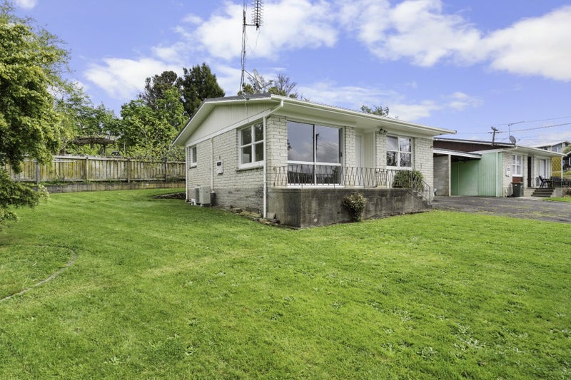 20 Acacia Crescent, Glenview, Hamilton - Carousel 2