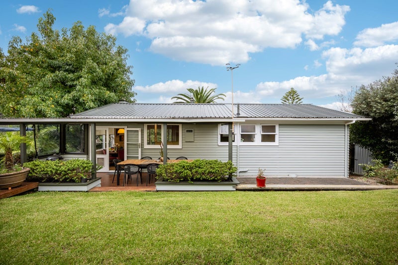 16 McPhail Street, Birkdale, Auckland - Carousel 1
