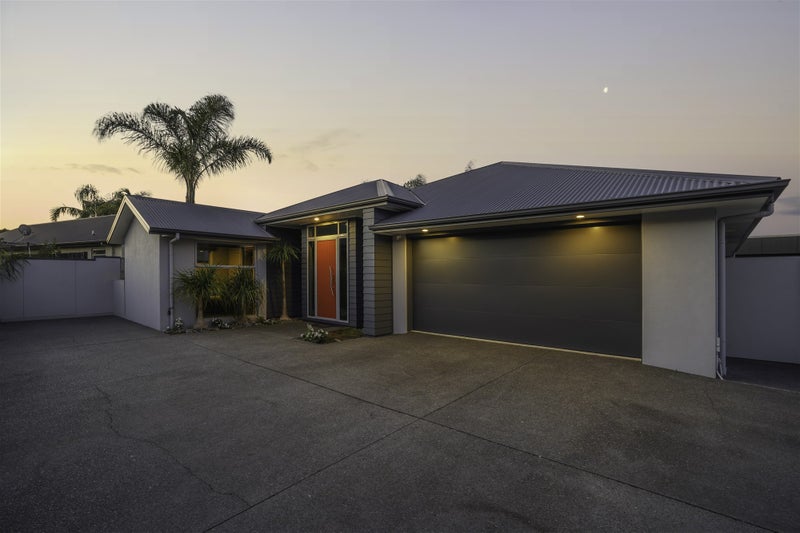 12 The Rocks, Flagstaff, Hamilton - Carousel 1