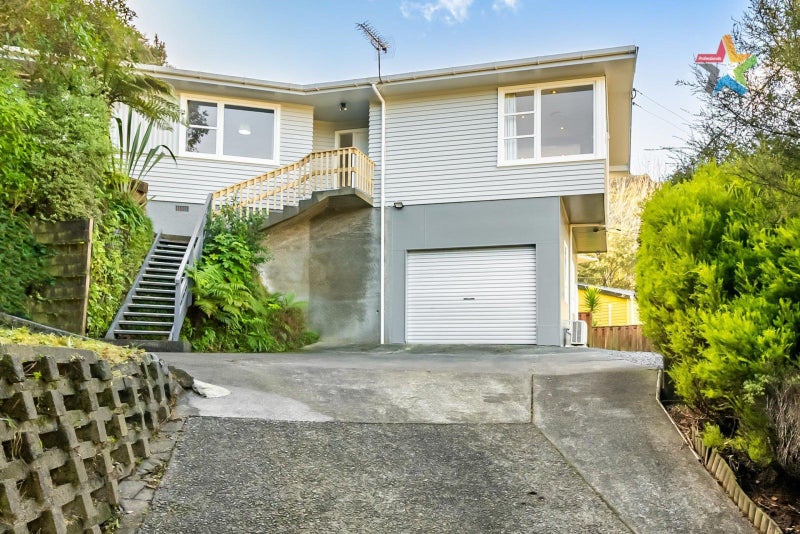 25 Lowry Crescent, Stokes Valley, Lower Hutt - Carousel 1