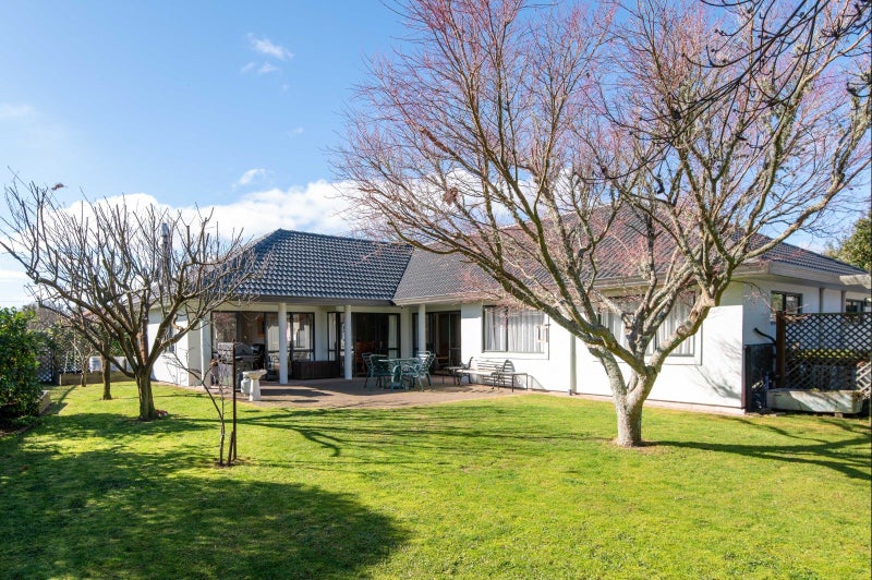 11 Kahurangi Drive, Lynmore, Rotorua - Carousel 1