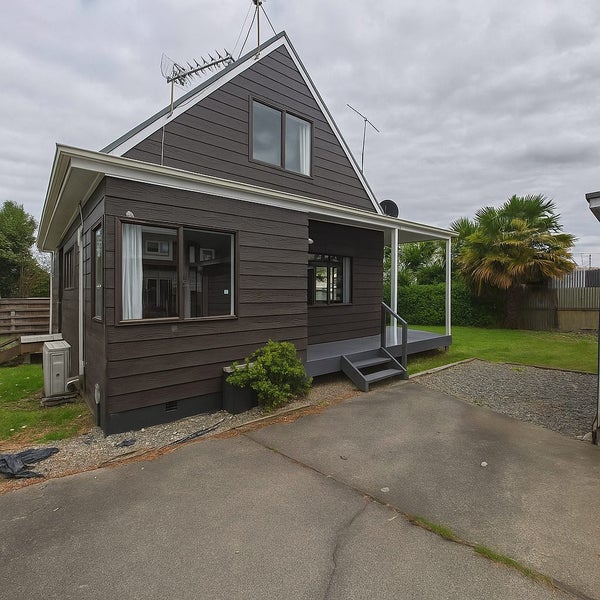 35A Oxford Street, Fairfield, Hamilton - Carousel 1