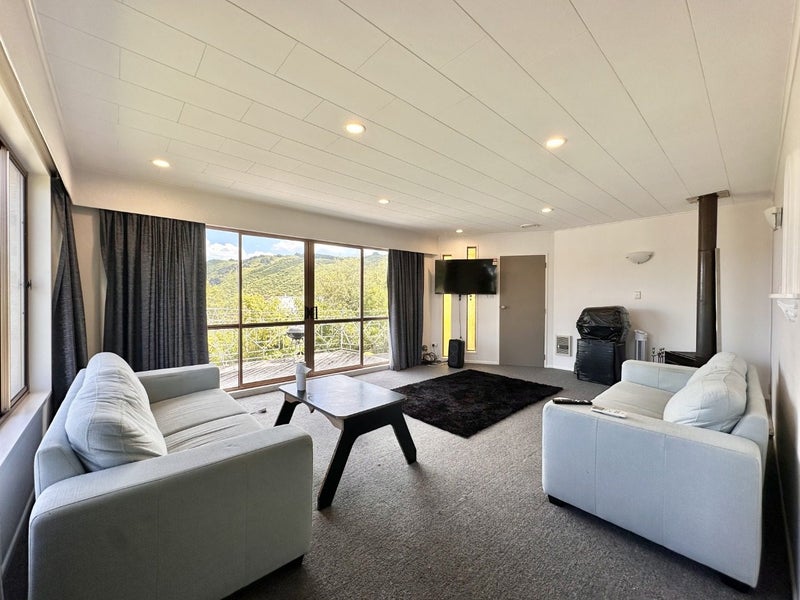 5 Alleyne Court, Brown Owl, Upper Hutt - Carousel 2