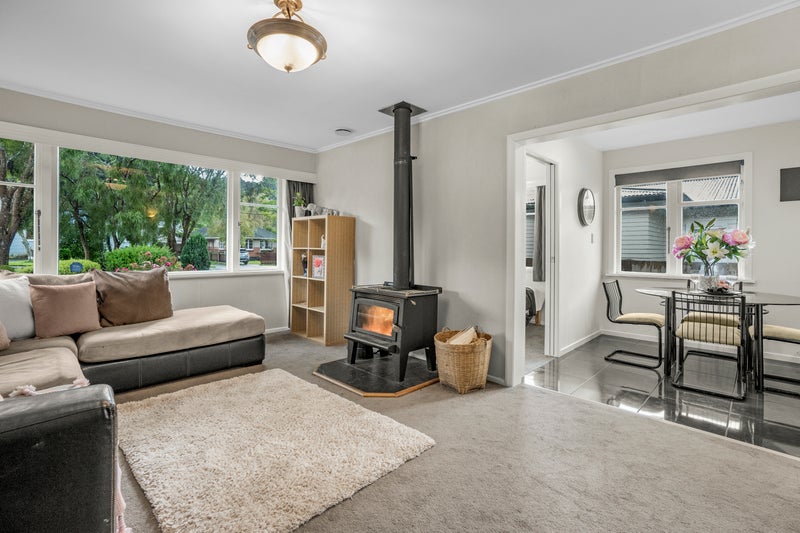 5 Pinehaven Road, Pinehaven, Upper Hutt - Carousel 2