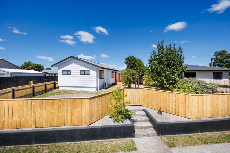 10 Dahlstrom Grove, Kelvin Grove, Palmerston North - Carousel 1