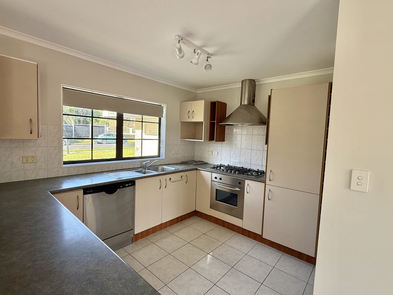 8 Sean Fitzpatrick Place, Papatoetoe, Auckland - Carousel 2
