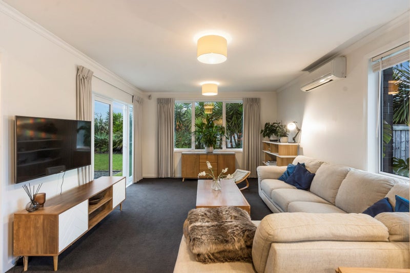 62 Cobham Crescent, Kelston, Auckland - Carousel 1