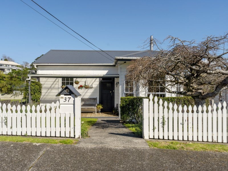 37 Essex Street, Vogeltown, New Plymouth - Carousel 2