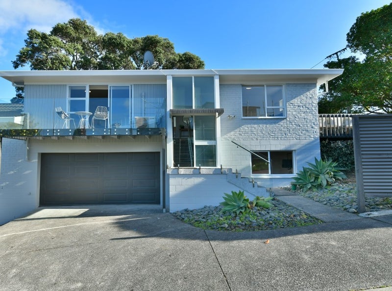 1/546 Beach Road, Rothesay Bay, Auckland - Carousel 1