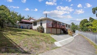 17 Thalia Place, Totara Vale, Auckland - Carousel 1