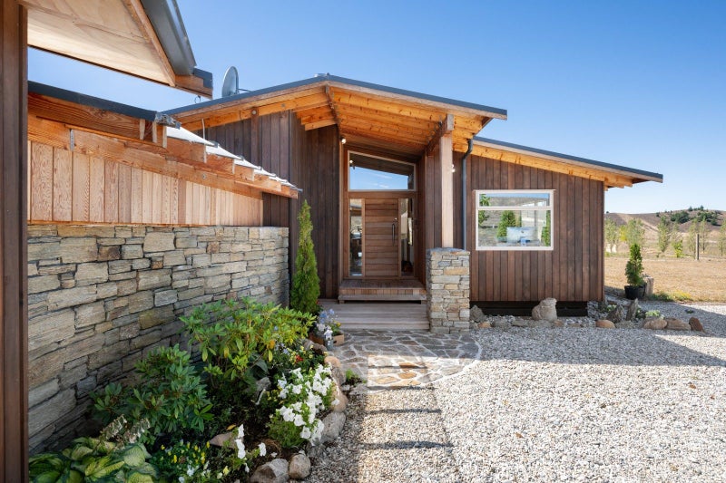 163 Golden Road, Springvale, Alexandra - Carousel 1