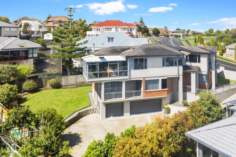 11 McCahill Views, Botany Downs, Auckland - Carousel 2