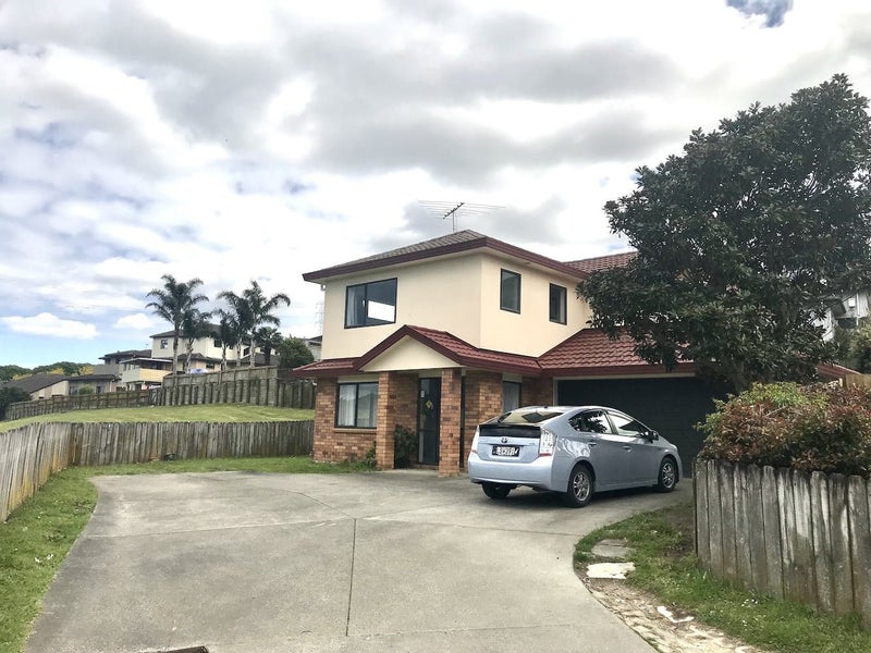 51 De Havilland Drive, Goodwood Heights, Auckland - Carousel 1